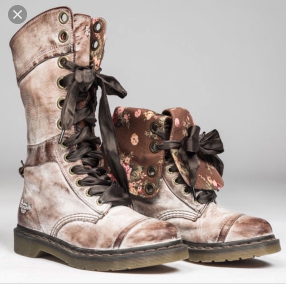 Dr. Martens 1914 Triumph - Picture 2 of 8